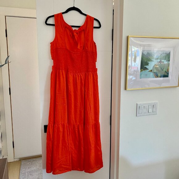 Japna peep-hole open back dress - Picture 8 of 9